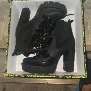 Cape Robbin Black Chunky Lace-Up Platform Ankle Boots